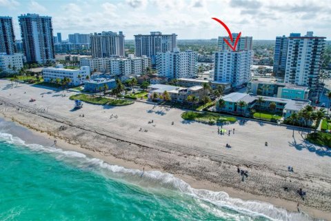 Condo à Hollywood, Floride, 2 chambres  № 1980936