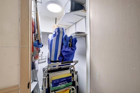 Copropriété à vendre à Hollywood, Floride: 2 chambres, 134.15 m2 № 1980936 - photo 11