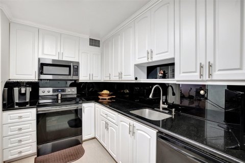 Copropriété à vendre à Hollywood, Floride: 2 chambres, 134.15 m2 № 1980936 - photo 13