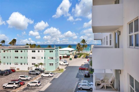 Copropriété à vendre à Hollywood, Floride: 2 chambres, 134.15 m2 № 1980936 - photo 2