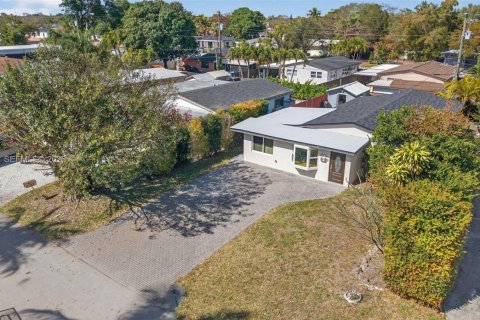 Casa en venta en Miami, Florida, 3 dormitorios, 138.24 m2 № 1920634 - foto 27