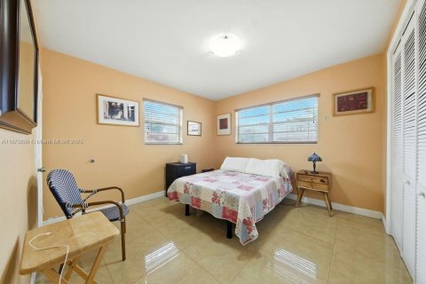 House in Miami, Florida 3 bedrooms, 138.24 sq.m. № 1920634 - photo 13