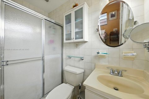 House in Miami, Florida 3 bedrooms, 138.24 sq.m. № 1920634 - photo 18