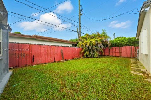 House in Miami, Florida 3 bedrooms, 138.24 sq.m. № 1920634 - photo 22