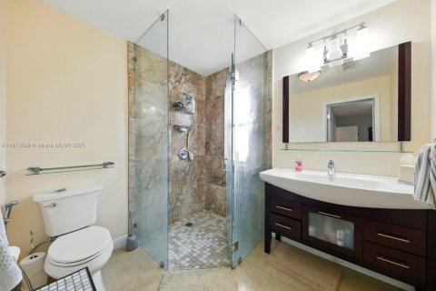 House in Miami, Florida 3 bedrooms, 138.24 sq.m. № 1920634 - photo 19
