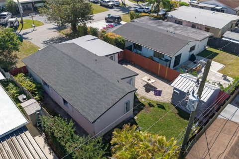 Casa en venta en Miami, Florida, 3 dormitorios, 138.24 m2 № 1920634 - foto 29