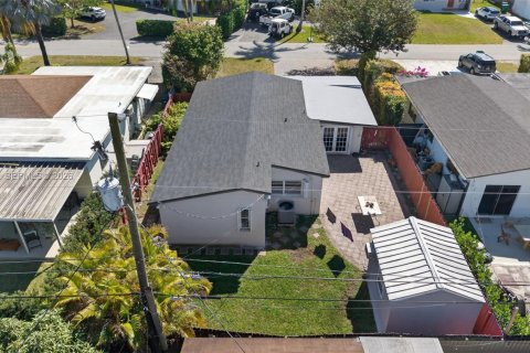 Casa en venta en Miami, Florida, 3 dormitorios, 138.24 m2 № 1920634 - foto 30