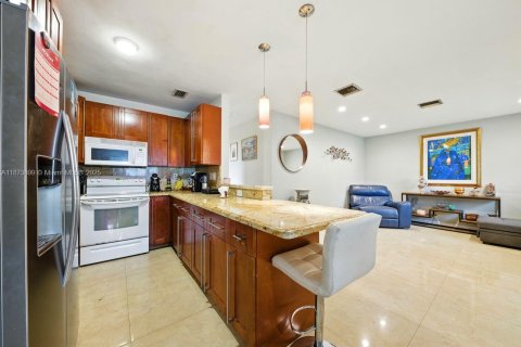 House in Miami, Florida 3 bedrooms, 138.24 sq.m. № 1920634 - photo 7