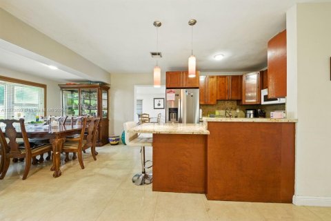 House in Miami, Florida 3 bedrooms, 138.24 sq.m. № 1920634 - photo 5