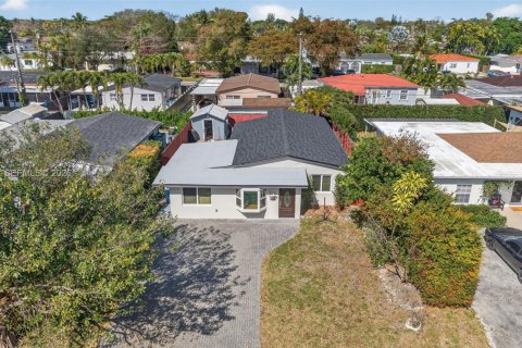 Casa en venta en Miami, Florida, 3 dormitorios, 138.24 m2 № 1920634 - foto 26