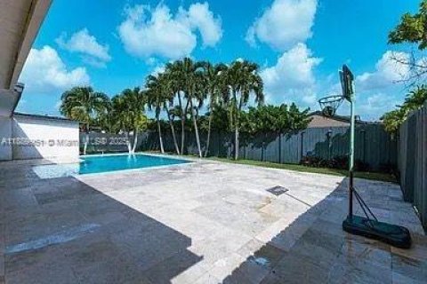 House in Miami, Florida 3 bedrooms № 2012623 - photo 14