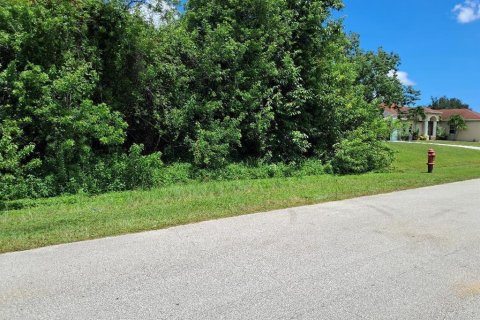 Commercial property in Port St. Lucie, Florida № 2184715 - photo 2
