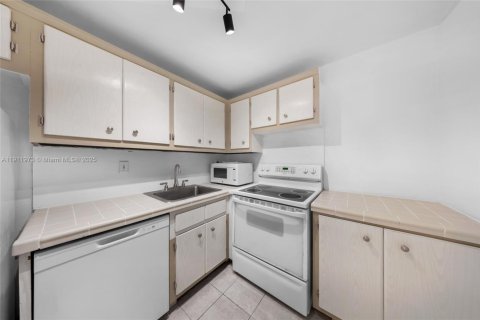 Condominio en venta en North Bay Village, Florida, 1 dormitorio, 87.33 m2 № 1968576 - foto 26