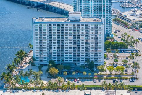 Condominio en venta en North Bay Village, Florida, 1 dormitorio, 87.33 m2 № 1968576 - foto 23