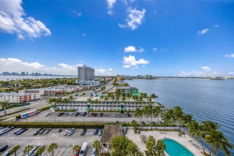 Condominio en venta en North Bay Village, Florida, 1 dormitorio, 87.33 m2 № 1968576 - foto 13