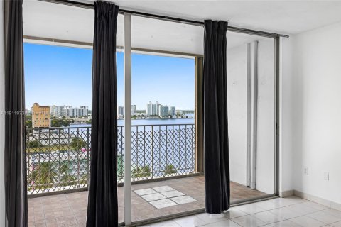 Condominio en venta en North Bay Village, Florida, 1 dormitorio, 87.33 m2 № 1968576 - foto 16