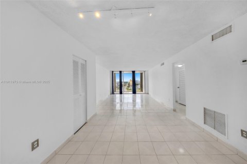 Condominio en venta en North Bay Village, Florida, 1 dormitorio, 87.33 m2 № 1968576 - foto 12