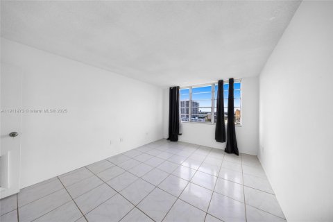 Condominio en venta en North Bay Village, Florida, 1 dormitorio, 87.33 m2 № 1968576 - foto 30
