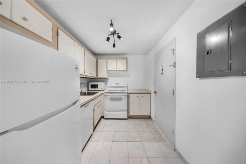 Condominio en venta en North Bay Village, Florida, 1 dormitorio, 87.33 m2 № 1968576 - foto 22