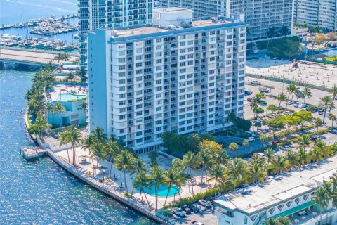 Condominio en venta en North Bay Village, Florida, 1 dormitorio, 87.33 m2 № 1968576 - foto 5