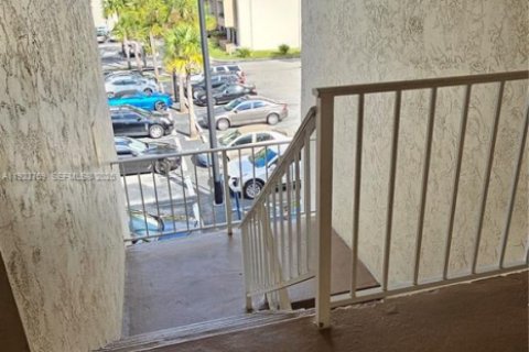 Condominio en alquiler en Miami, Florida, 1 dormitorio, 75.16 m2 № 1982124 - foto 5