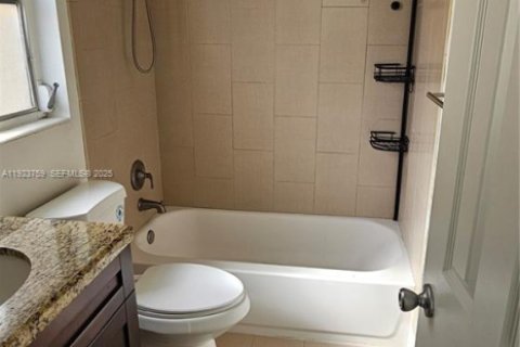 Condominio en alquiler en Miami, Florida, 1 dormitorio, 75.16 m2 № 1982124 - foto 12