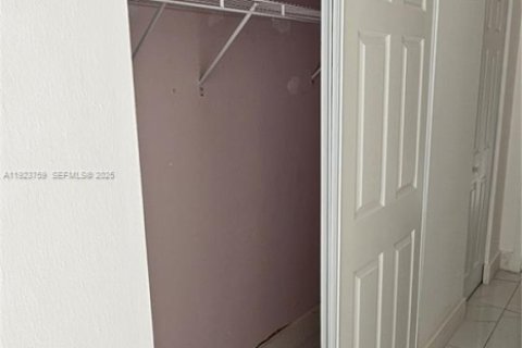 Condominio en alquiler en Miami, Florida, 1 dormitorio, 75.16 m2 № 1982124 - foto 20