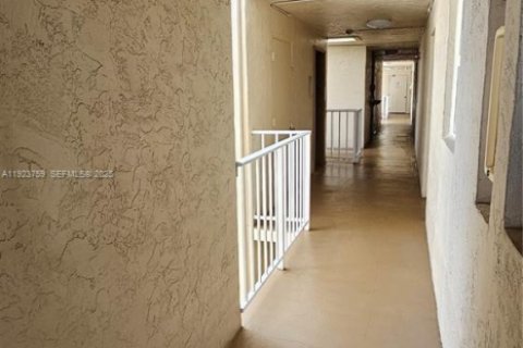 Condominio en alquiler en Miami, Florida, 1 dormitorio, 75.16 m2 № 1982124 - foto 6