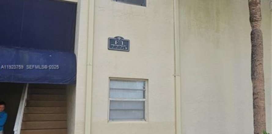 Condominio en Miami, Florida, 1 dormitorio № 1982124