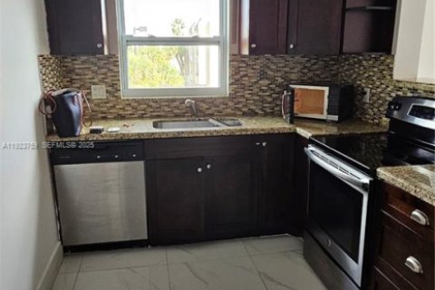 Condominio en alquiler en Miami, Florida, 1 dormitorio, 75.16 m2 № 1982124 - foto 14