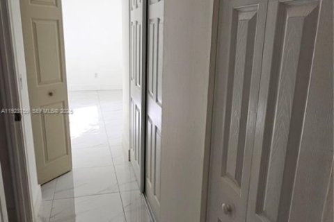 Condominio en alquiler en Miami, Florida, 1 dormitorio, 75.16 m2 № 1982124 - foto 16