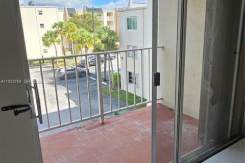 Condominio en alquiler en Miami, Florida, 1 dormitorio, 75.16 m2 № 1982124 - foto 8