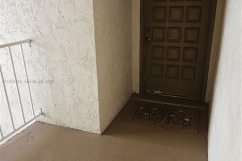 Condominio en alquiler en Miami, Florida, 1 dormitorio, 75.16 m2 № 1982124 - foto 4