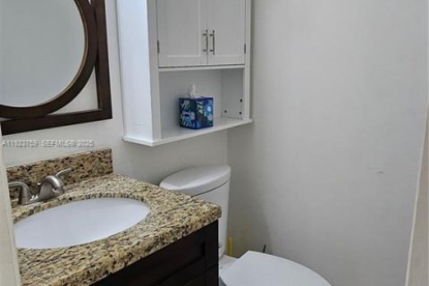 Condominio en alquiler en Miami, Florida, 1 dormitorio, 75.16 m2 № 1982124 - foto 10