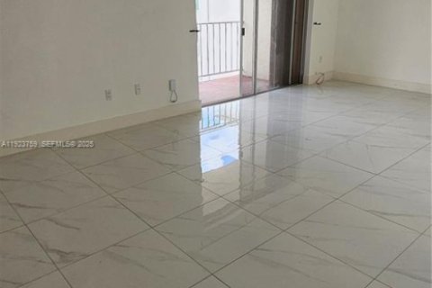 Condominio en alquiler en Miami, Florida, 1 dormitorio, 75.16 m2 № 1982124 - foto 9