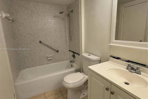 Condo in North Miami Beach, Florida, 1 bedroom  № 1880141 - photo 7