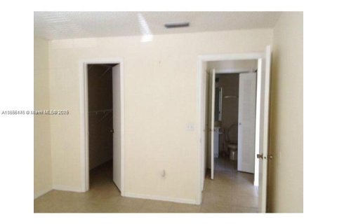Condo in North Miami Beach, Florida, 1 bedroom  № 1880141 - photo 4