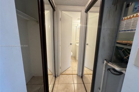 Condo in North Miami Beach, Florida, 1 bedroom  № 1880141 - photo 8
