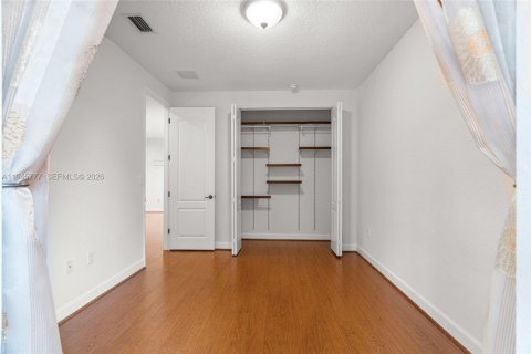 Townhouse in Pembroke Pines, Florida 3 bedrooms, 164.62 sq.m. № 2023885 - photo 13