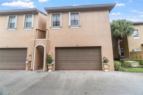 Townhouse in Pembroke Pines, Florida 3 bedrooms, 164.62 sq.m. № 2023885 - photo 21