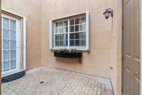 Townhouse in Pembroke Pines, Florida 3 bedrooms, 164.62 sq.m. № 2023885 - photo 23