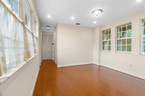 Townhouse in Pembroke Pines, Florida 3 bedrooms, 164.62 sq.m. № 2023885 - photo 16