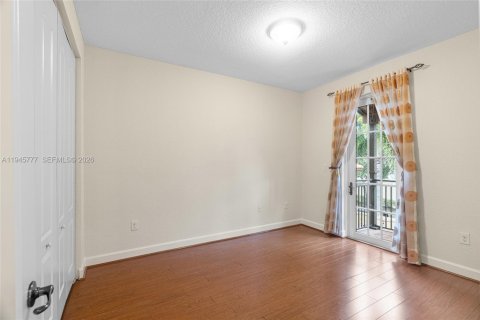 Townhouse in Pembroke Pines, Florida 3 bedrooms, 164.62 sq.m. № 2023885 - photo 12