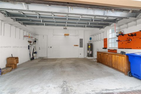 Townhouse in Pembroke Pines, Florida 3 bedrooms, 164.62 sq.m. № 2023885 - photo 25