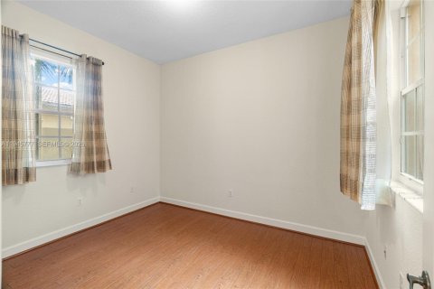 Townhouse in Pembroke Pines, Florida 3 bedrooms, 164.62 sq.m. № 2023885 - photo 9