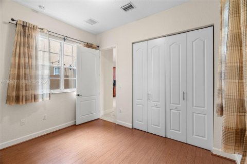 Townhouse in Pembroke Pines, Florida 3 bedrooms, 164.62 sq.m. № 2023885 - photo 10