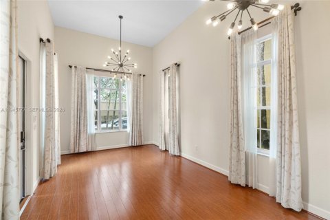 Townhouse in Pembroke Pines, Florida 3 bedrooms, 164.62 sq.m. № 2023885 - photo 2