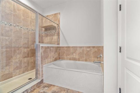 Townhouse in Pembroke Pines, Florida 3 bedrooms, 164.62 sq.m. № 2023885 - photo 20