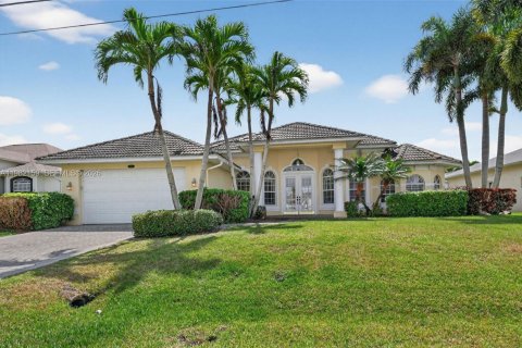 Villa ou maison à vendre à Cape Coral, Floride: 3 chambres № 2186891 - photo 3