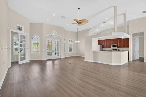 Villa ou maison à vendre à Cape Coral, Floride: 3 chambres № 2186891 - photo 6